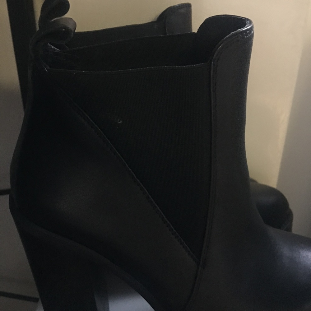 Leather bootie size 37 brand new; no box